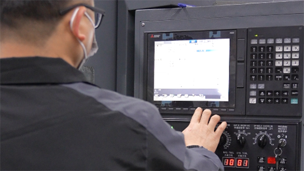 塑胶餐具模具贴牌说说压铸模能改做液压模具吗？