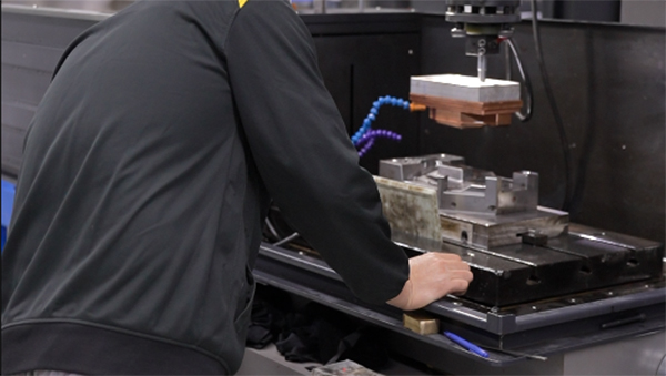 大型塑胶模具注塑