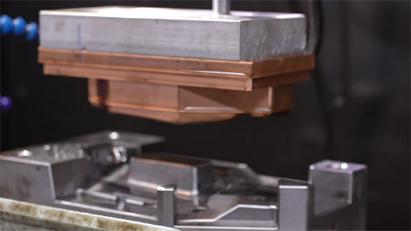 东莞大型塑胶模具注塑处理见到空隙的几点解决方案