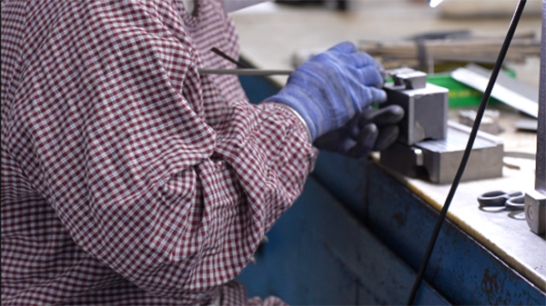 塑胶餐具模具制造厂模具顶针安装取决什么因素