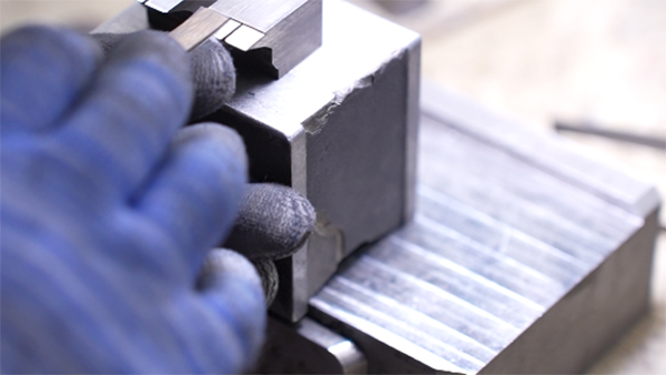 扫地机开模注塑定制根据浇注系统型制分类不同模具