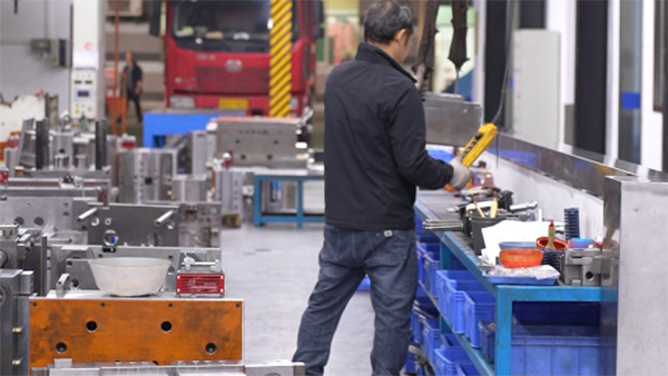 注塑成型模具工厂万万要注意加工使用检具的情况