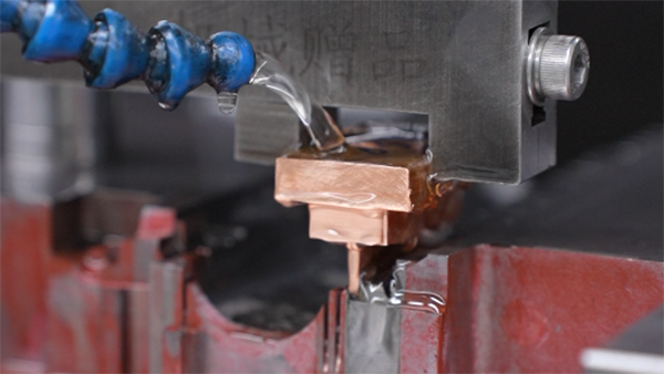 东莞订制塑胶模具说说塑胶模具中出现的银纹情况