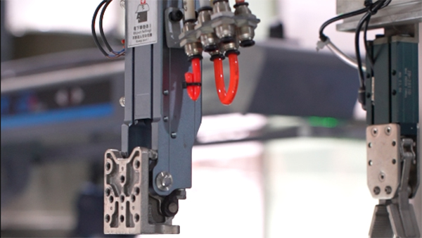 扫地机开模注塑定制厂的模具零件要适应机械加工