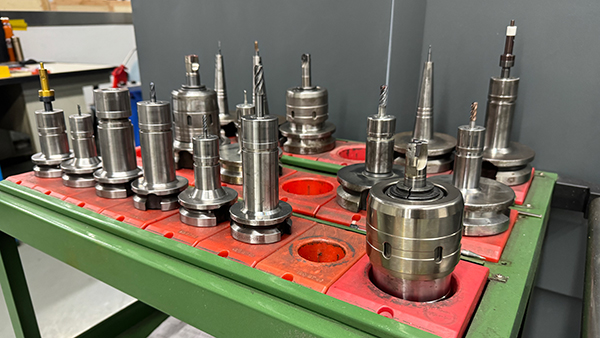 宠物喂食器厂家各种新工具产品用到开塑胶模具的理由