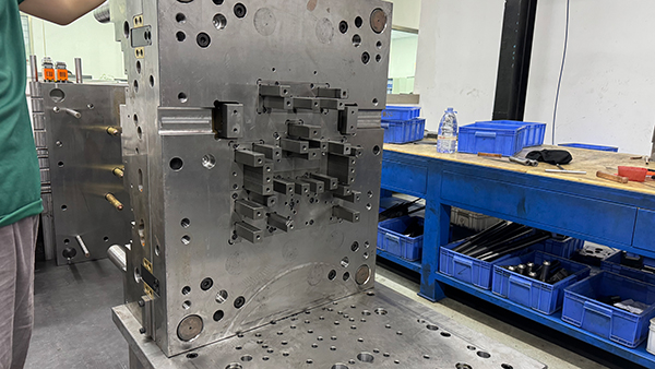 大型塑胶模具注塑要做到起重机日常常规检查哪几个方面？