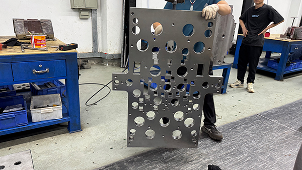 大型塑胶模具注塑定制