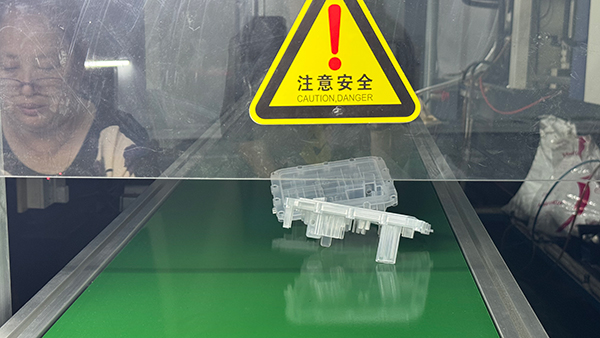 大型注塑产品加工定制做好保养塑胶模具的事情