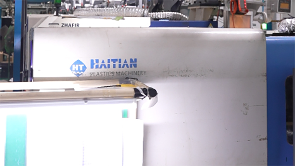 扫地机器人外壳模具设计要充分尊重塑胶原料的特性