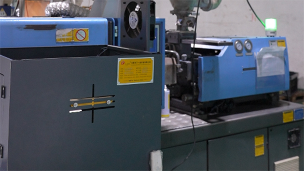 模具设计扫地机器人