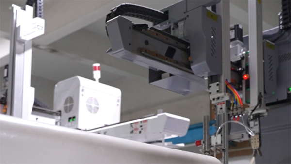 扫地机器人注塑车间探讨模具钢材的应用