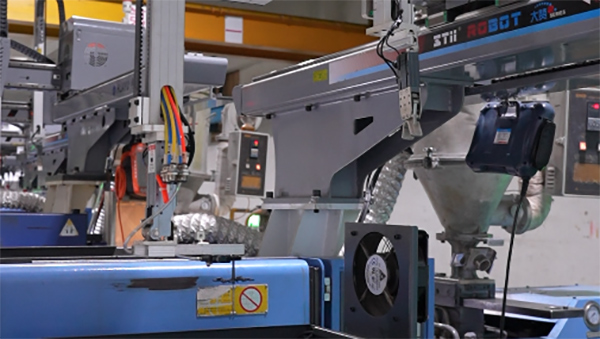 东莞订制塑胶模具厂介绍组合式注塑模具的特点