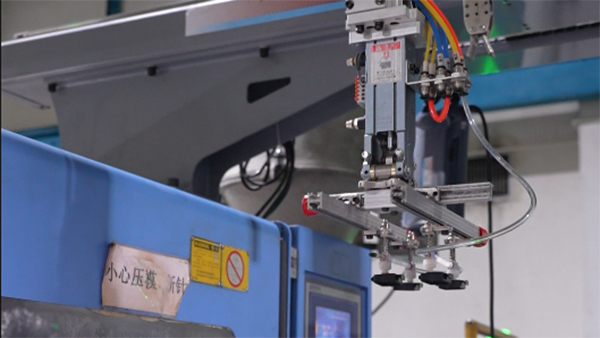 东莞塑胶模具配件报价打磨抛光应留意的事宜