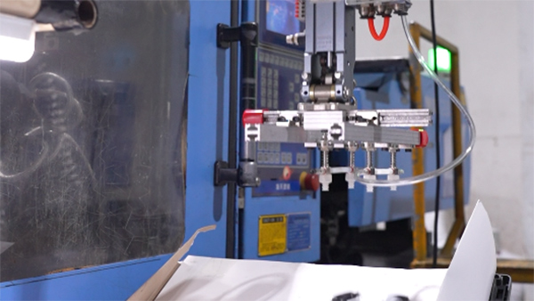 东莞塑胶模具开发注意甄别使用什么注塑材料