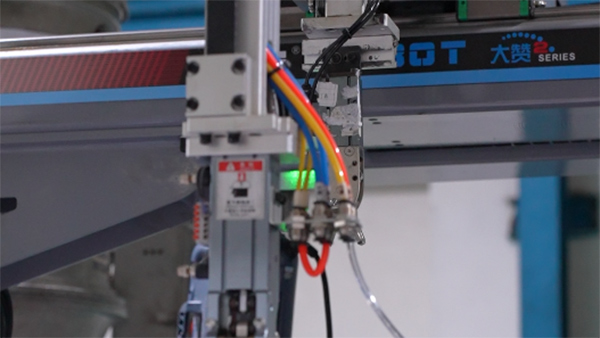 东莞塑胶模具生产商认识一下塑料件的特性