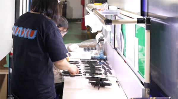 大银塑胶厂家带大家了解下扫地机开模注塑