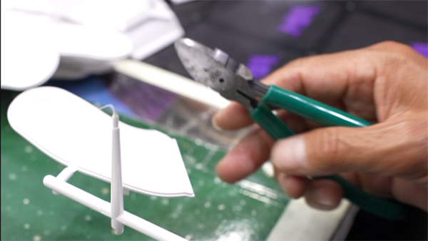 塑胶餐具模具制造厂的加工模具由什么组成