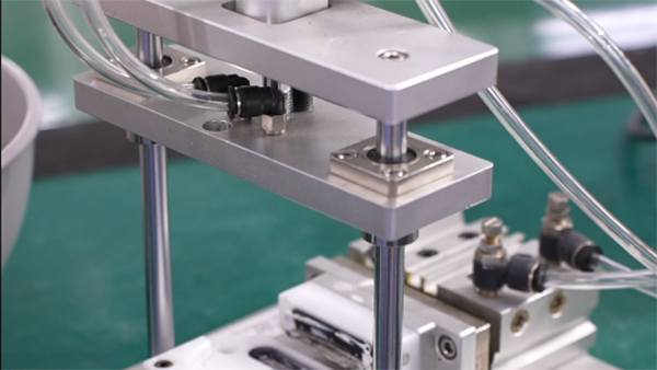 扫地机壳模具制造的结构组成看半导体行业技术突破