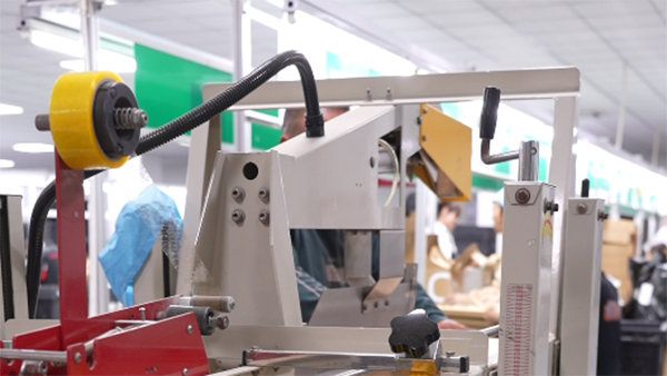 东莞智能扫地机外壳厂家讲解拉伸模具加工稳定性