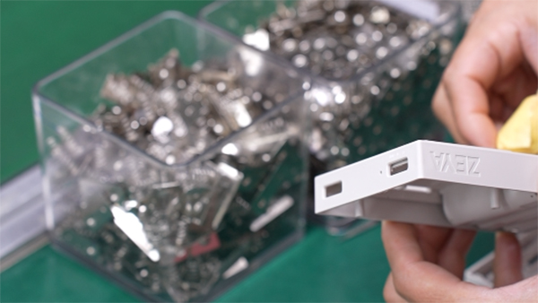 深圳注塑工厂加工异味来源与根治方案：从材料到工艺的全维度解