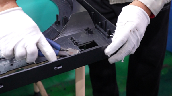 模具制造加工厂家溢料（飞边）专项解决：设备端4大核心处理方案