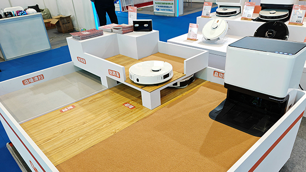 扫地机注塑公司解析：双线激光避障技术——解决“碰壁痛点”的核心方案