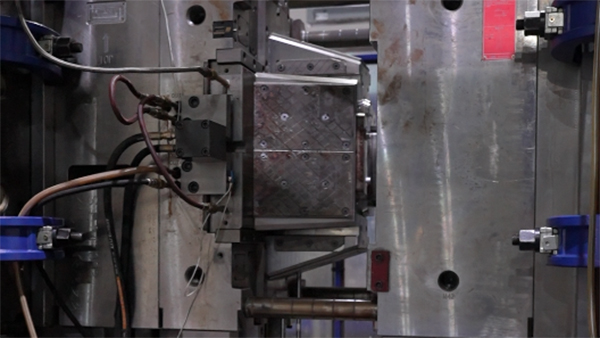 塑料模具制造顶白现象：7大核心原因+场景化改善方法