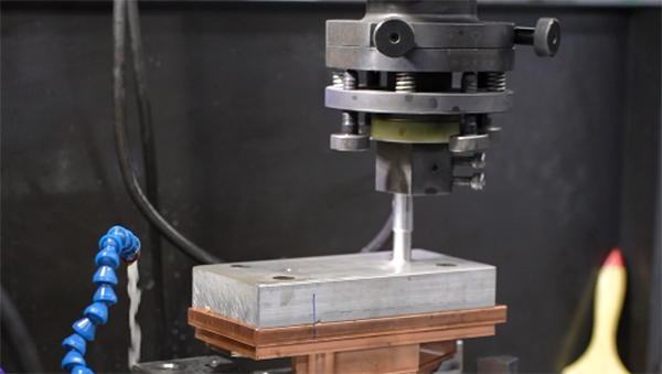 模具制造加工厂家材料选择指南与注塑起皱原因解析