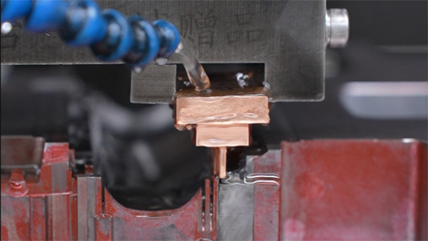 扫地机壳模具制造厂：车间扫地机器人的基本清洁工作原理