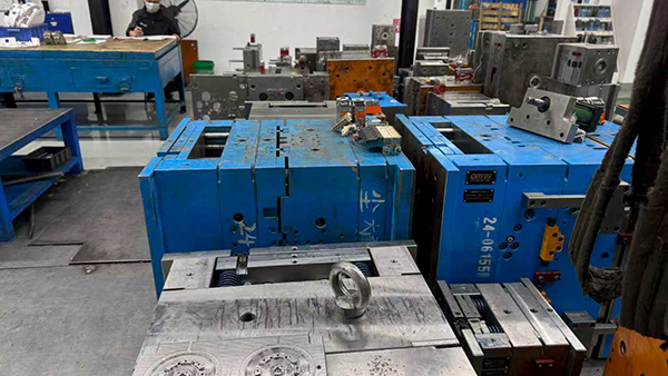 扫地机开模注塑塑料模具润滑的关键要素