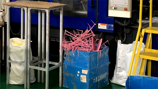 模具制造加工企业 注塑件成型环节 预热模压层压工艺