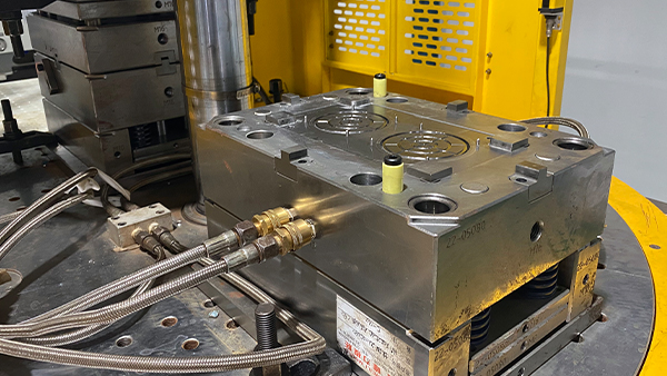 扫地机模具注塑：模具变色焦化的成因与应对思路