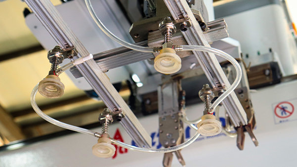 清洁家电模具注塑：模具钢材锻造性能检测指南