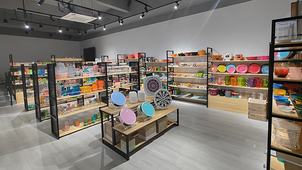 专业扫地机器人塑料模具厂家：注塑成型核心——螺杆背压与锁模力解析