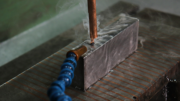 扫地机开模注塑定制：熔接痕色差（发白）成因与解决