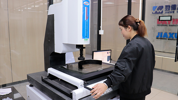 扫地机器人OEM/ODM生产厂家：蛇形纹缺陷成因与解决办法