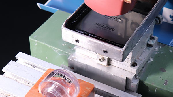 东莞专业注塑加工厂厂商：透明塑件白点缺陷的成因与对策