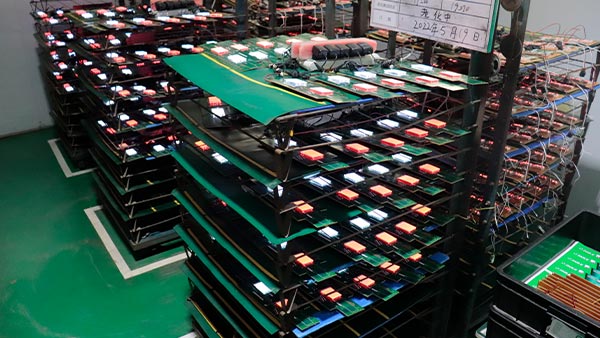 专业扫地机器人塑料模具厂家：破解PP/PVC料困气难题