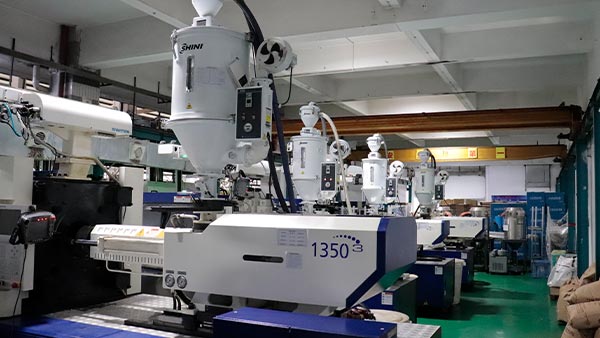 定制塑胶模具如何避坑？选择东莞订制塑胶模具厂的四大关键维度