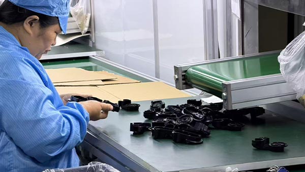 家电注塑厂家如何选择？四大核心能力是关键