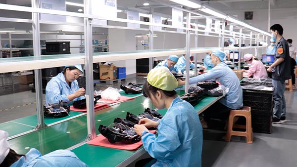 扫地机壳模具制造厂：如何打造“零缺陷”外壳？| 大银塑胶