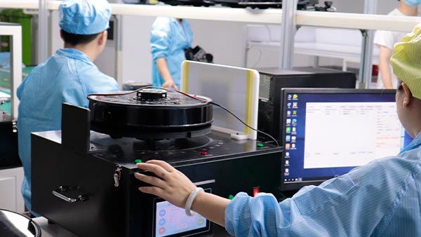 扫地机器人模具：精密制造如何定义产品成败