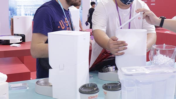 宠物喂食器厂家_智能宠物用品塑胶件开发_大银塑胶 宠物喂食器厂家_智能宠物用品塑胶件开发_大银塑胶